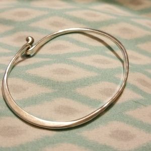 James avery hammered hook on bangle bracelet